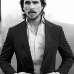 スーツの着こなしがカッコイイ!大胸筋を鍛えた胸板ホルダー9選