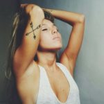 二の腕が美女感を演出しているスナップ11選