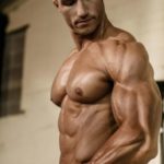 上腕三頭筋が凄い男性9選